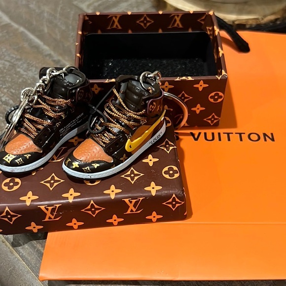 Source Unknown Accessories - Fantastic keychain custom made comes with  1 pair of shoes in box and bag new